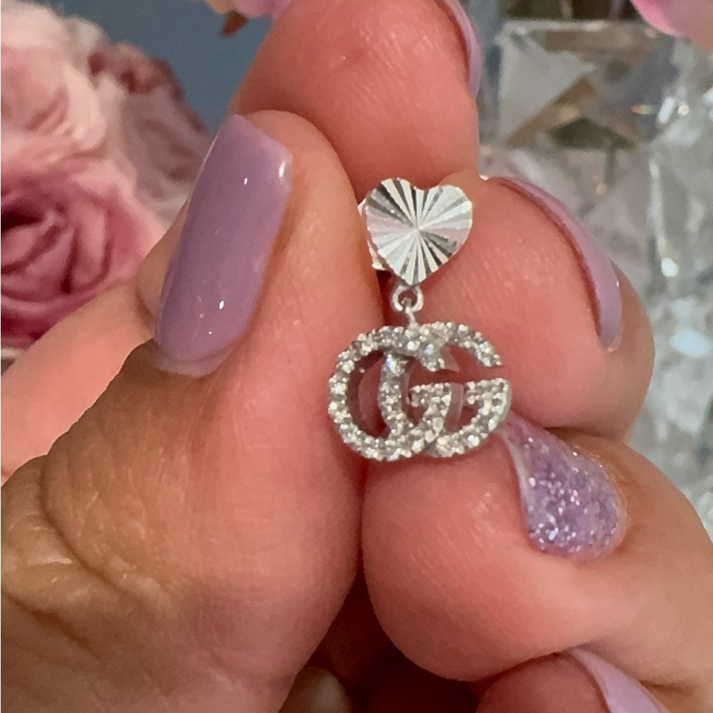 Gucci White Gold GG Running Heart Drop Diamond Earrings - Picture 9 of 9